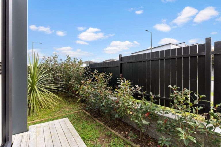 Photo of property in 44e Westgate Drive, Westgate, Auckland, 0614