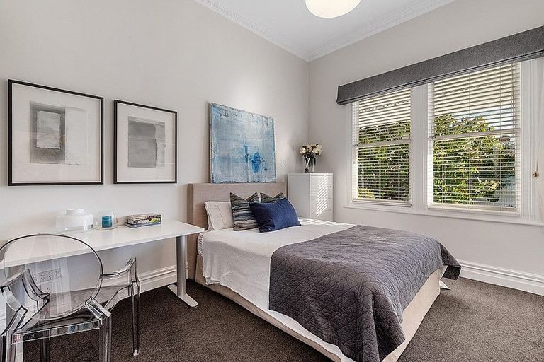 Photo of property in 2/70 Princes Street, Northcote Point, Auckland, 0627