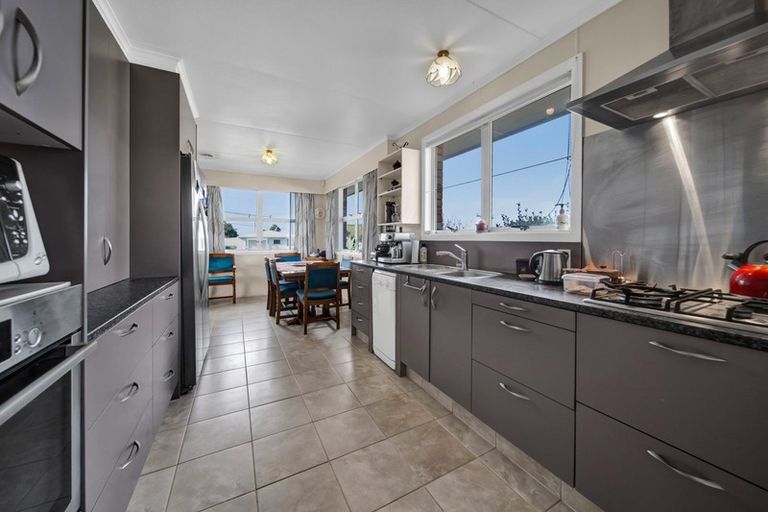 Photo of property in 124 Pioneer Road, Moturoa, New Plymouth, 4310