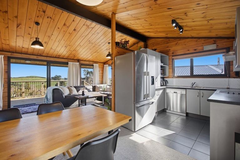 Photo of property in 17a Saint Ives Grove, Whalers Gate, New Plymouth, 4310