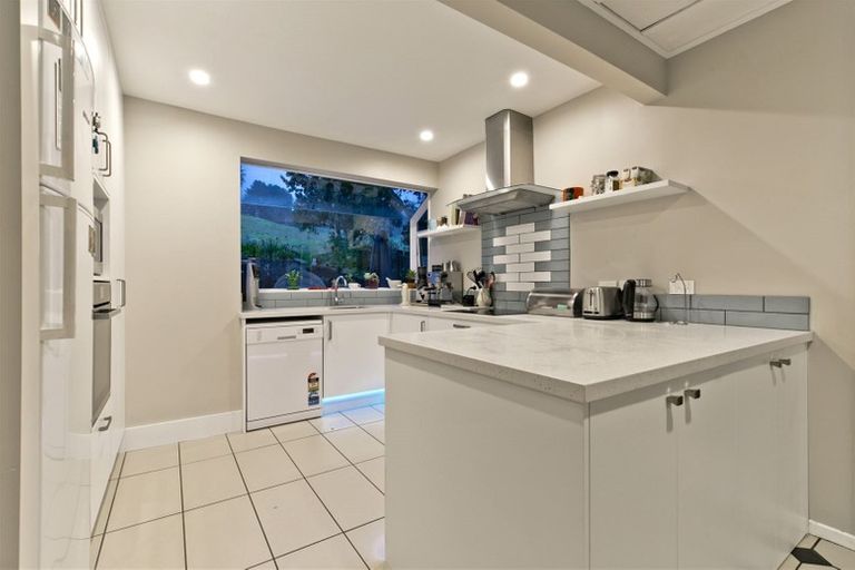 Photo of property in 23 Grassmere Road, Henderson Valley, Auckland, 0612