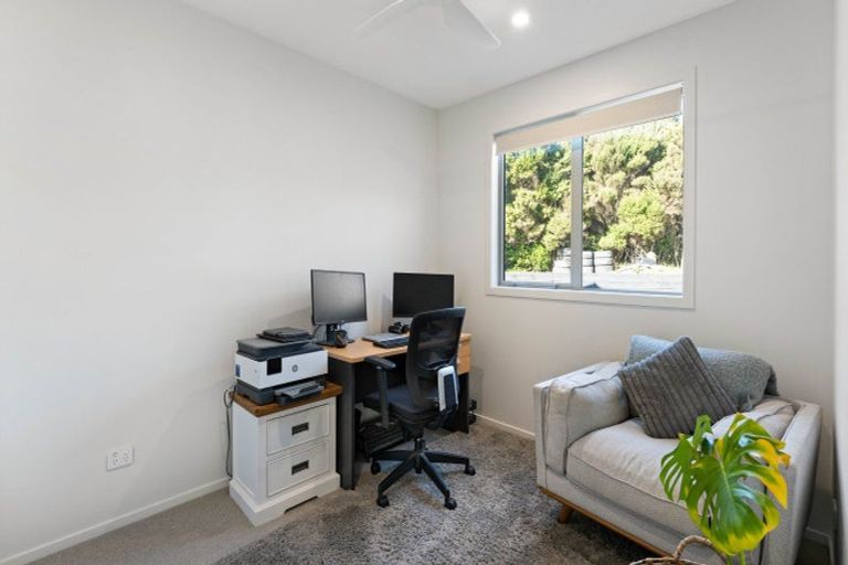 Photo of property in 24 Orawahi Road, Glenbrook, 2681