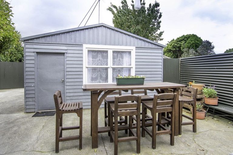 Photo of property in 11 Wellesbourne Street, Palmerston North, 4410