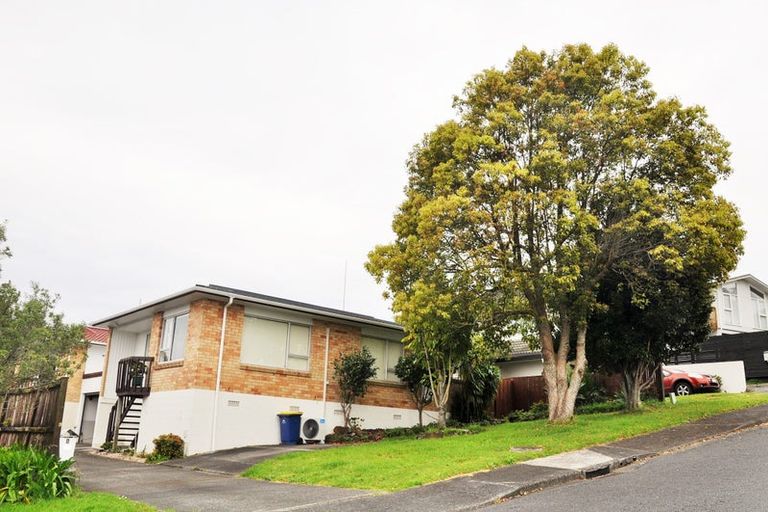 Photo of property in 1/3 Capilano Place, Glenfield, Auckland, 0629