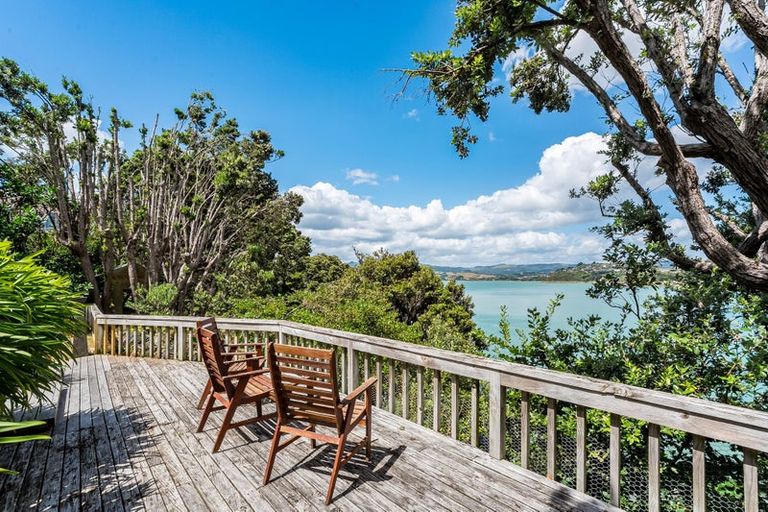 Photo of property in 40 Seaview Road, Paremata, Porirua, 5024