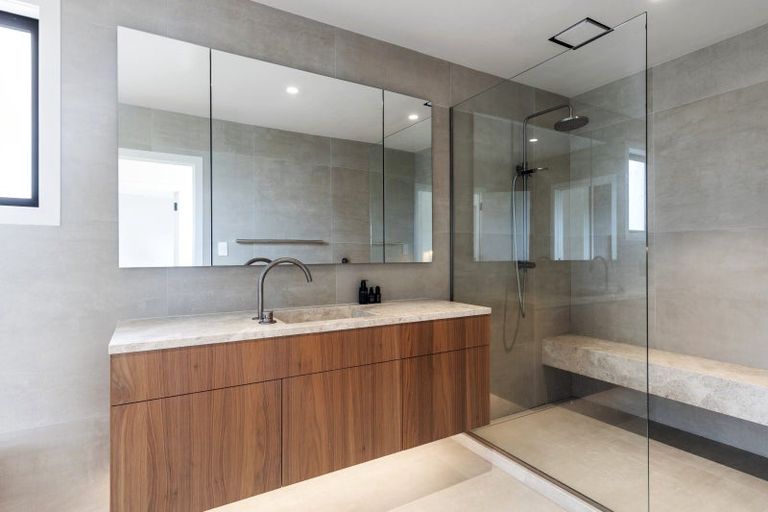 Photo of property in 56 Covil Avenue, Te Atatu South, Auckland, 0610