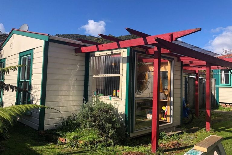 Photo of property in 24 Devon Street, Picton, 7220