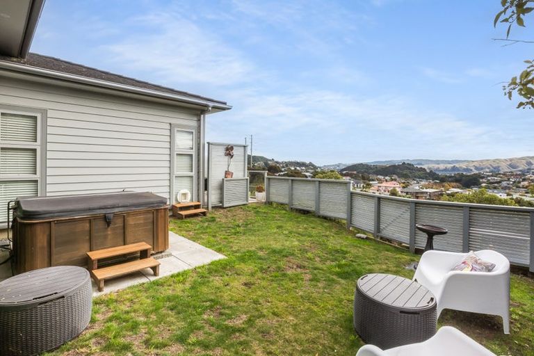 Photo of property in 10 Madeira Close, Whitby, Porirua, 5024