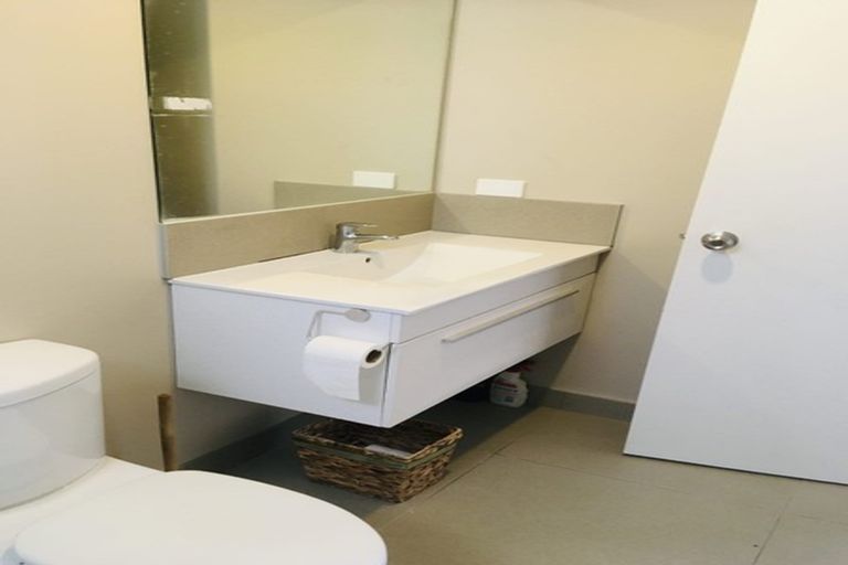 Photo of property in 93 Archers Road, Hillcrest, Auckland, 0629