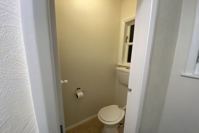 Photo of property in 1/158 Newlands Road, Newlands, Wellington, 6037