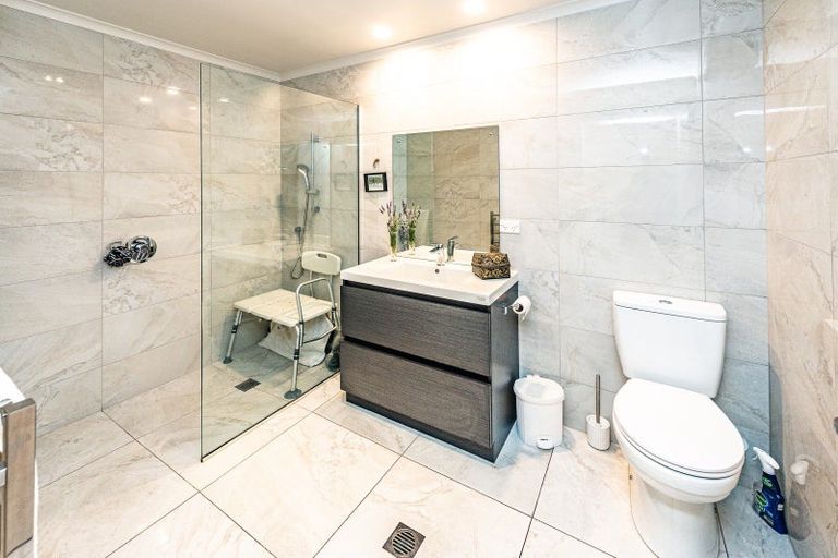 Photo of property in Caversham Park, 2/2 Caversham Road, Westmere, Whanganui, 4501