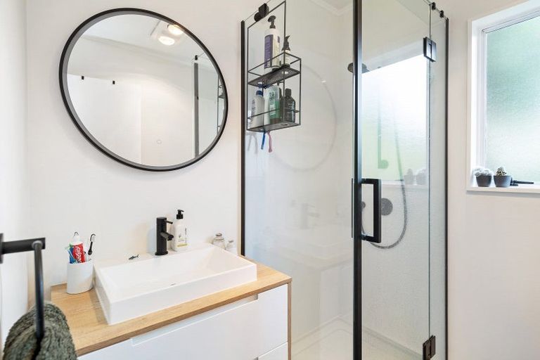 Photo of property in 176 Solar Road, Glen Eden, Auckland, 0602