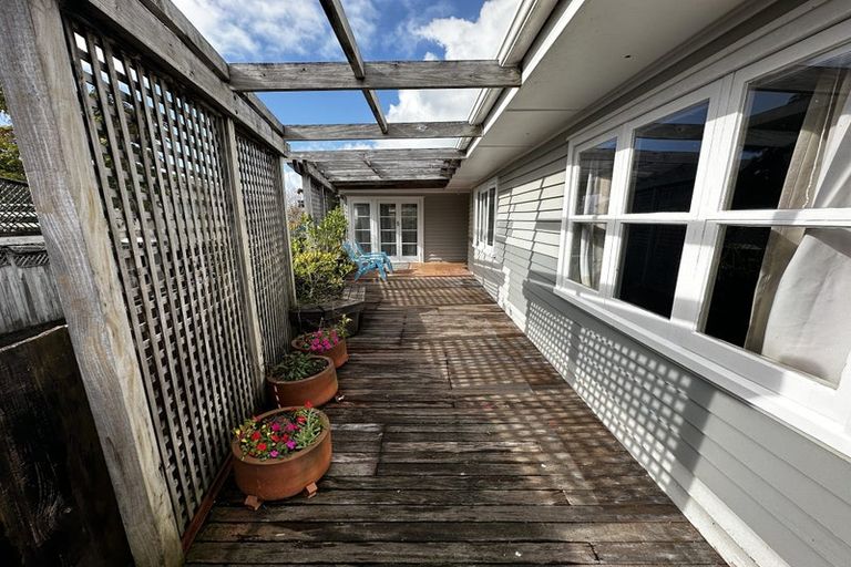 Photo of property in 93 Sylvan Avenue, Northcote, Auckland, 0627