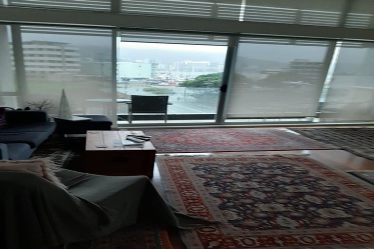 Photo of property in 74 Oriental Parade, Oriental Bay, Wellington, 6011