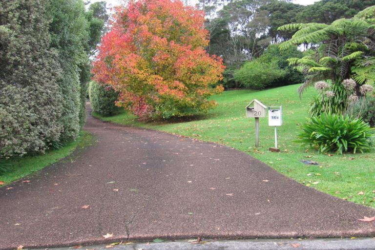 Photo of property in 20 Wainoni Heights, Greenhithe, Auckland, 0632