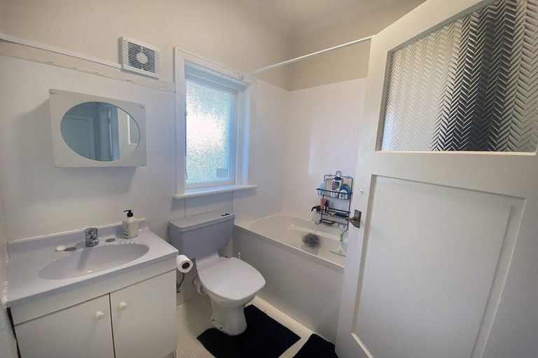 Photo of property in Ambassador Flats, 7 Maurice Terrace, Te Aro, Wellington, 6011
