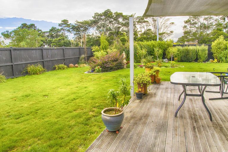 Photo of property in 18 Cooladerry Place, Rosehill, Papakura, 2113