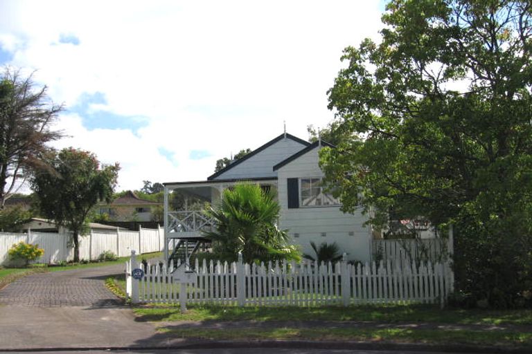 Photo of property in 5 Celina Place, Browns Bay, Auckland, 0630