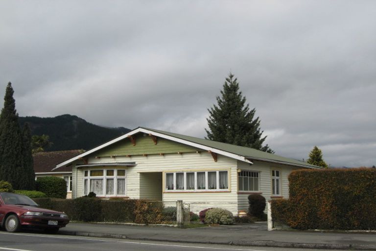 Photo of property in 50 Waller Street, Murchison, 7007