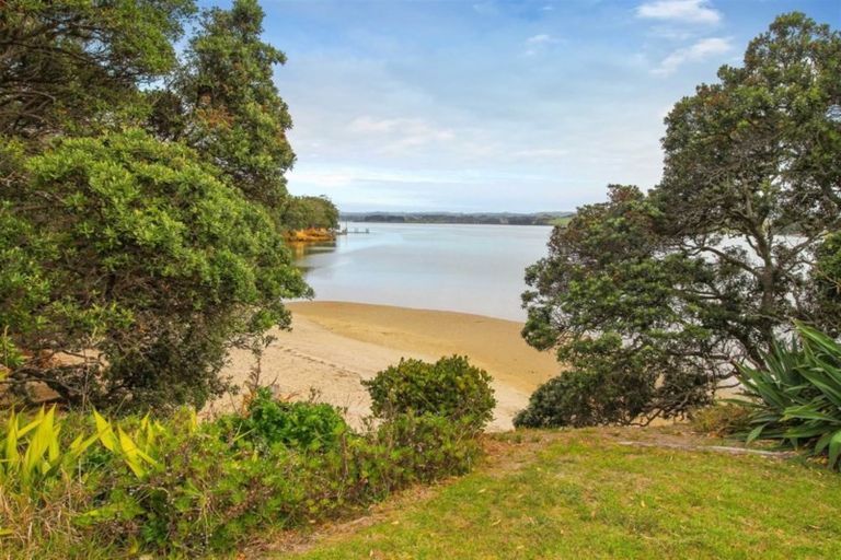 Photo of property in 100 Wharf Road, Clarks Beach, Pukekohe, 2679