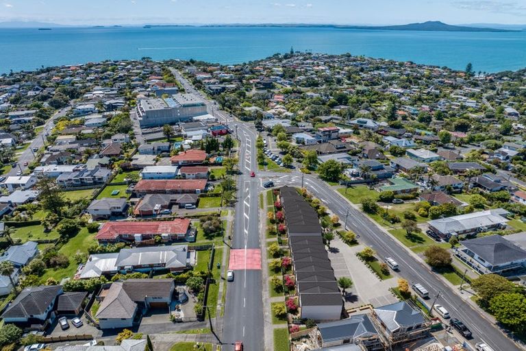 Photo of property in 19 Knights Road, Rothesay Bay, Auckland, 0630