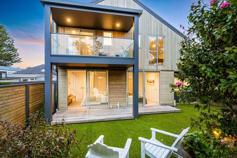 Photo of property in 2/43 Princes Street, Northcote Point, Auckland, 0627