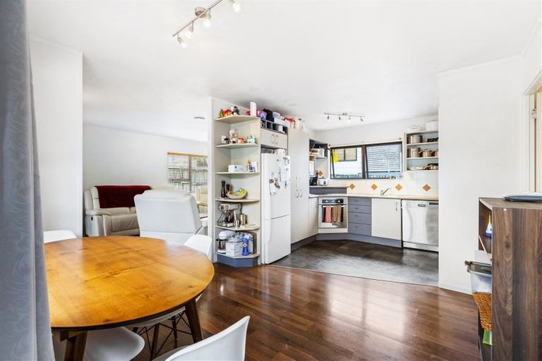 Photo of property in 16 Thistledew Place, Bayview, Auckland, 0629