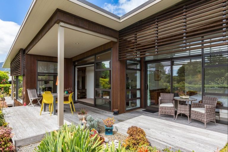 Photo of property in 6 Ferndale Drive, Waikanae, 5036