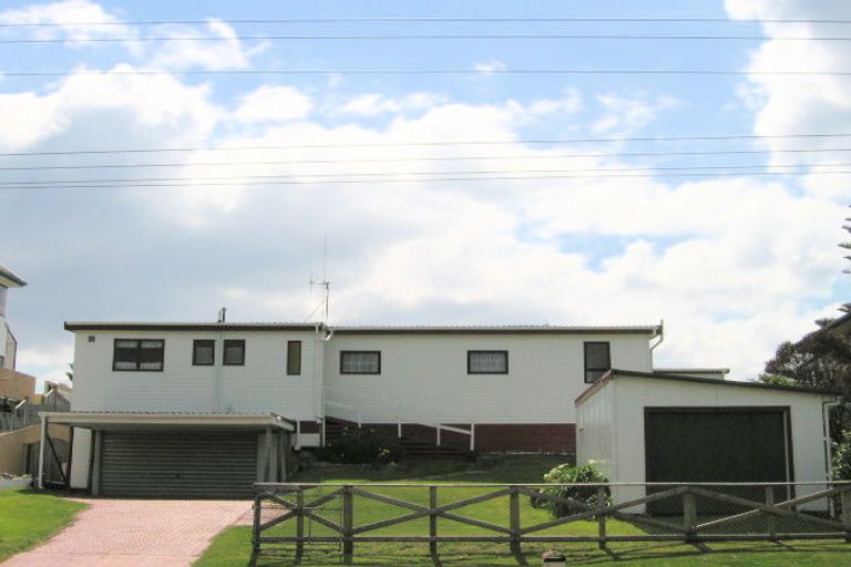 Photo of property in 1063 Papamoa Beach Road, Papamoa Beach, Papamoa, 3118