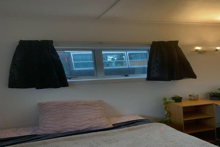 Photo of property in 2/119 Carlisle Road, Northcross, Auckland, 0632