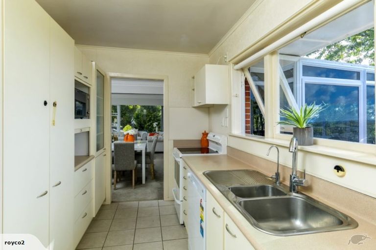 Photo of property in 12 Fairlea Road, Te Atatu South, Auckland, 0610