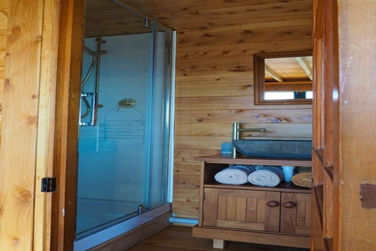 Photo of property in 134 Lone Kauri Road, Karekare, New Lynn, 0772