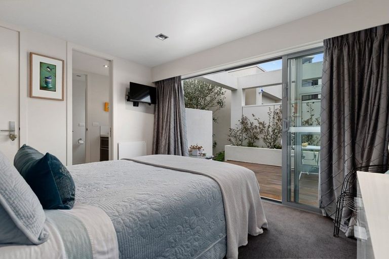 Photo of property in 169 Lake Crescent, Hamilton Lake, Hamilton, 3204