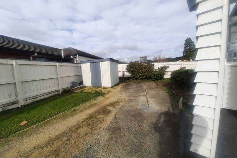 Photo of property in 2 Savage Crescent, Upper Hutt Central, Upper Hutt, 5018