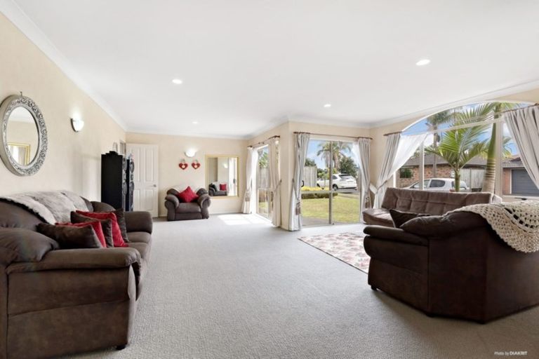 Photo of property in 19 Walter Haddrell Crescent, Flat Bush, Auckland, 2016