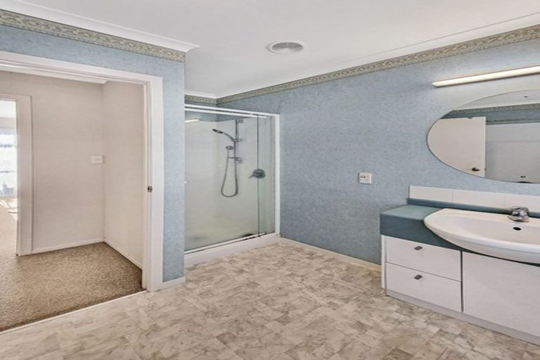 Photo of property in 9 Cinnabar Place, Westgate, Auckland, 0614