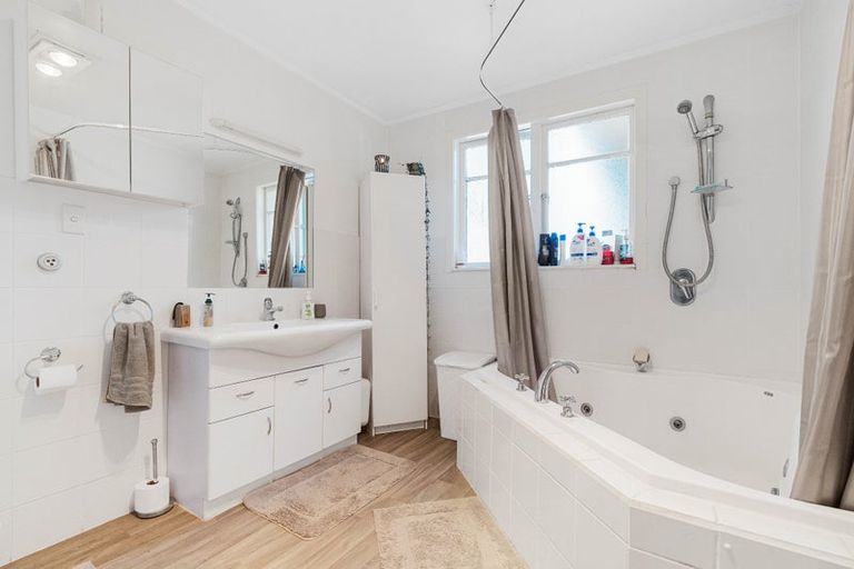 Photo of property in 45d Brandon Street, Featherston, 5710