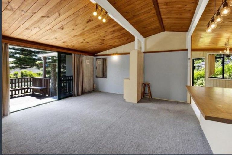 Photo of property in 15 Awanui Street, Merrilands, New Plymouth, 4312