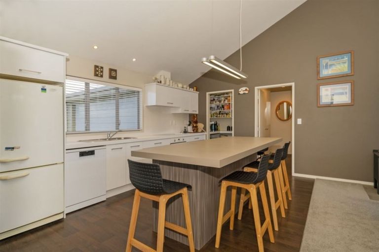 Photo of property in 10 Dotterel Place, Whitianga, 3510