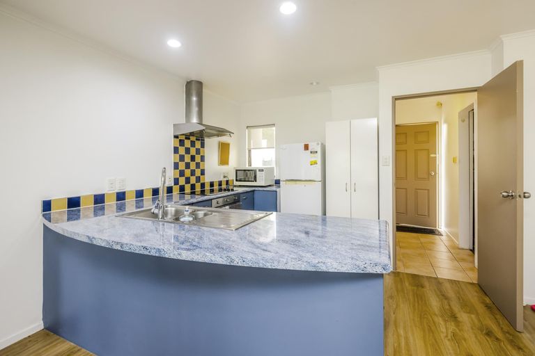 Photo of property in 3/2 Sunnydale Place, Oteha, Auckland, 0632