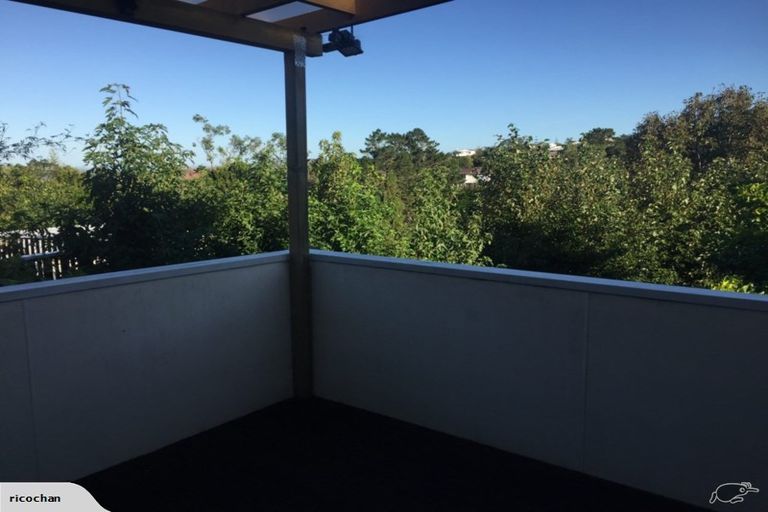 Photo of property in 32 Peter Terrace, Castor Bay, Auckland, 0620