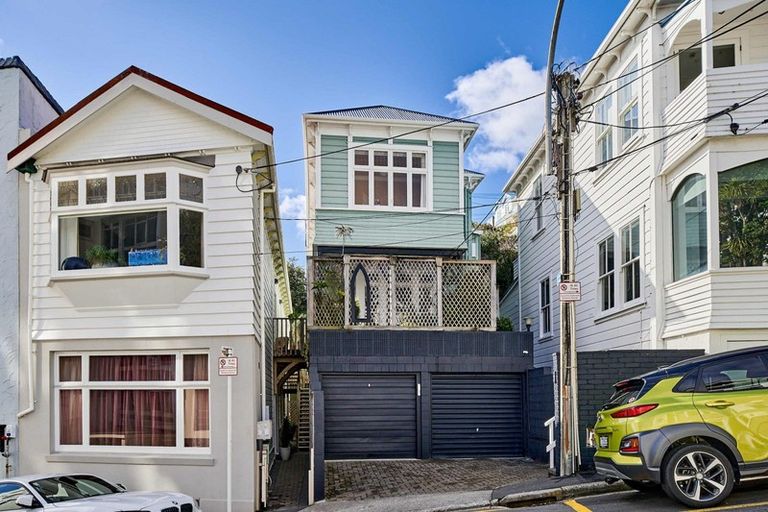 Photo of property in 5a Hay Street, Oriental Bay, Wellington, 6011