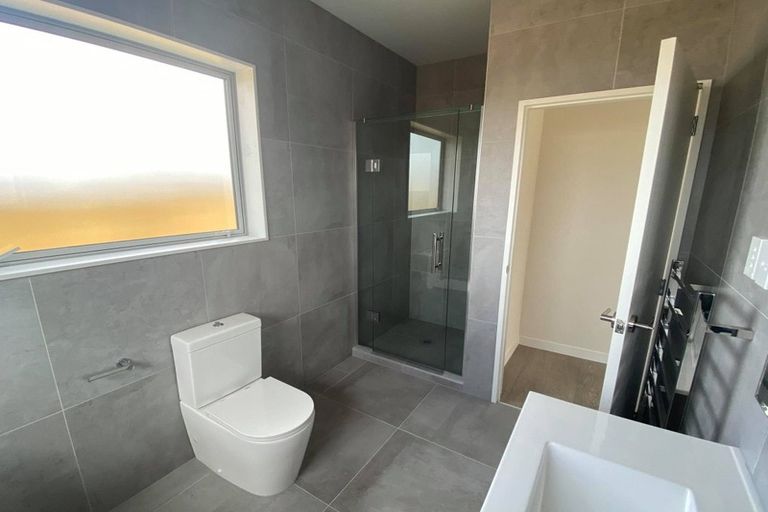 Photo of property in 13 Walter Ruddock Avenue, Kumeu, 0810