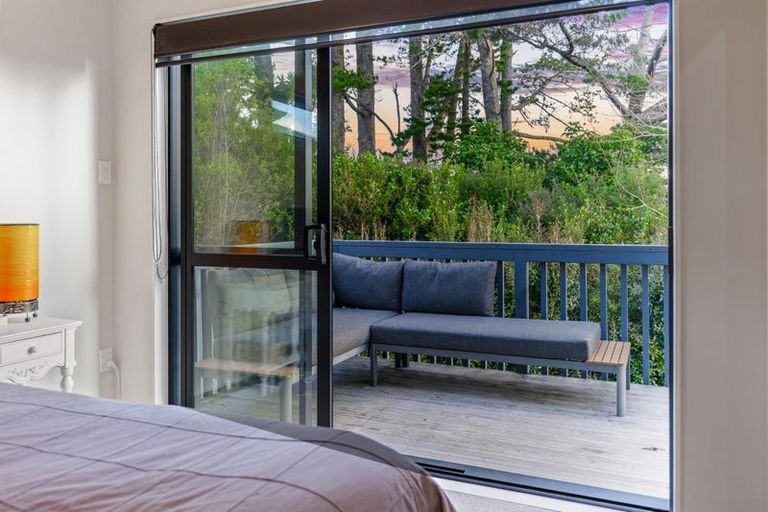 Photo of property in 2 Tarara Lane, Kumeu, 0810