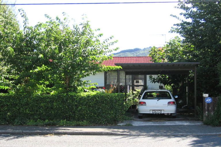 Photo of property in 2a Sheridan Crescent, Trentham, Upper Hutt, 5018