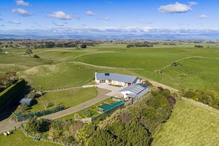 Photo of property in 63 Sutherland Road, Sanson, Palmerston North, 4479