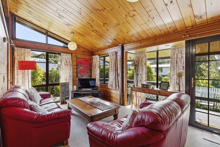 Photo of property in 28 John Witton Drive, Crofton Downs, Wellington, 6035