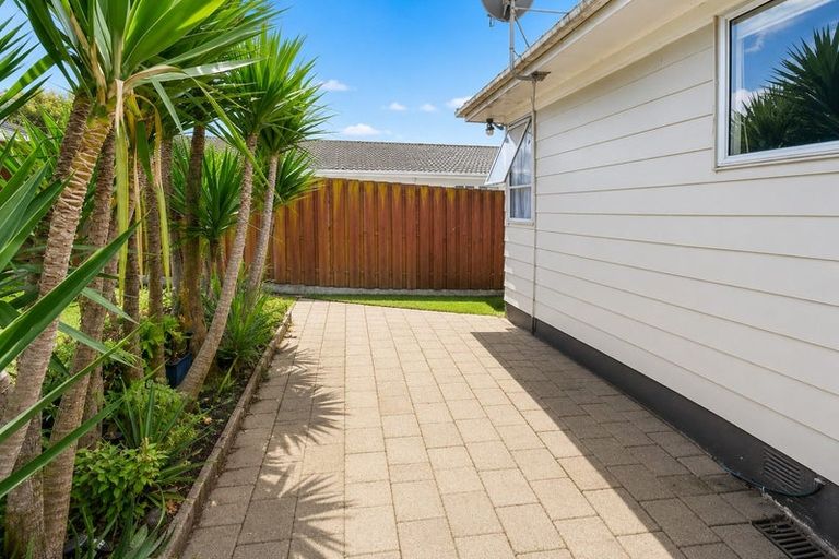 Photo of property in 3 Smedley Street, Manurewa, Auckland, 2102