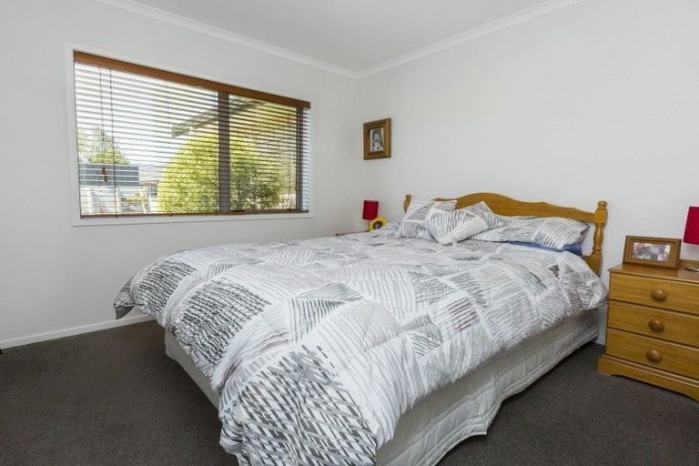 Photo of property in 22 Sunstone Crescent, Brown Owl, Upper Hutt, 5018