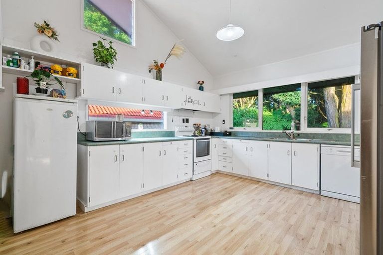 Photo of property in 27 Walpole Avenue, Hillpark, Auckland, 2102